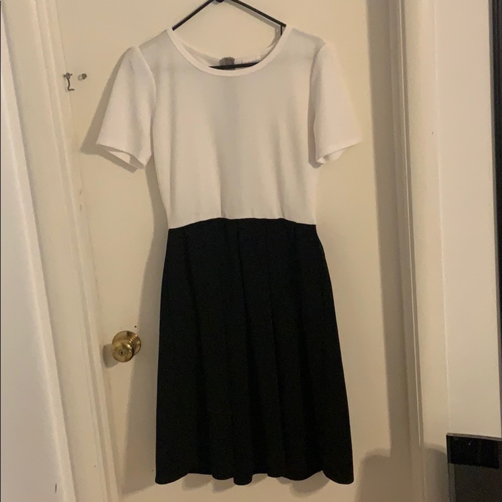 Black and white dress with pockets